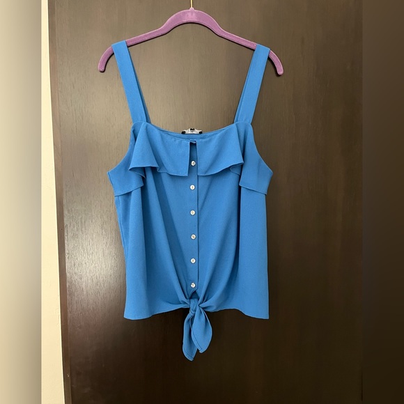 1. STATE Jamisyn Tie Front Top - Large - Picture 2 of 5